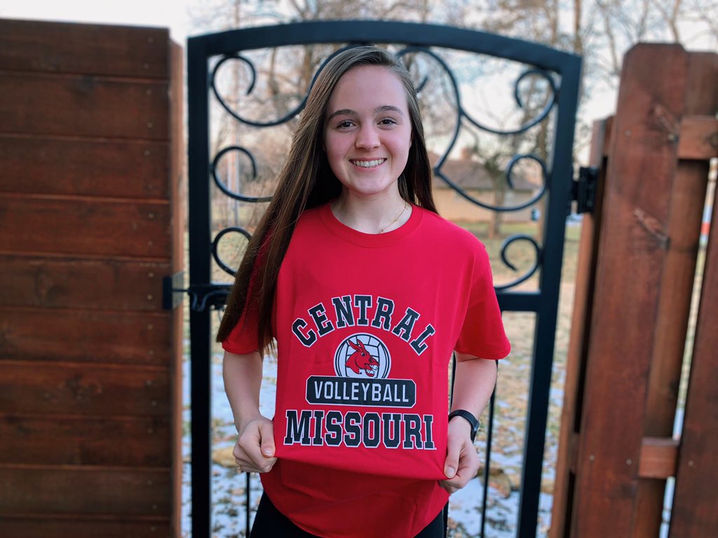 We are so proud and excited for Annie Rokusek for committing to play at UCM! They just got one special player and person! Congrats, Annie! Go, Jennies!