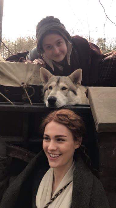 Look at me and the sweet lassies!!! #Outlander <a href="/SkeltonSophie/">Sophie Skelton</a> <a href="/_CaitlinORyan/">Cait O'Ryan</a>
