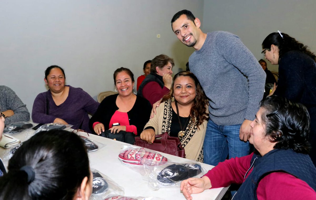 Zenon_Velazquez's tweet photo. Conviviendo con la estructura Priista de nuestro Municipio, gracias Diputada @PelanchaC por su absoluto respaldo.
#PRINAVA https://t.co/xgblPy4QsT