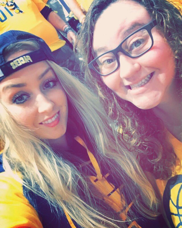 jaisydaisy's tweet photo. #PacersGameNight #4VIC https://t.co/EIAz9hYoNd