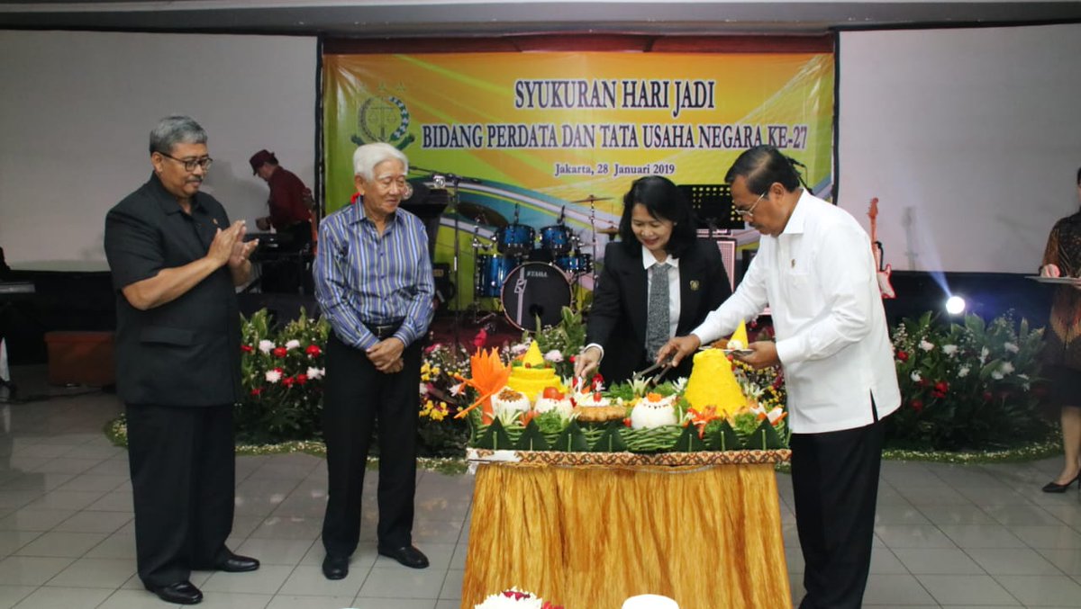 KejaksaanRI's tweet photo. 2. Selamat hari jadi #BidangDatun ke-27. Terus lah berbhakti dan berkarya, #UkirPrestasiUntukNegeri. #KejaksaanRI https://t.co/GeAFDXsagX