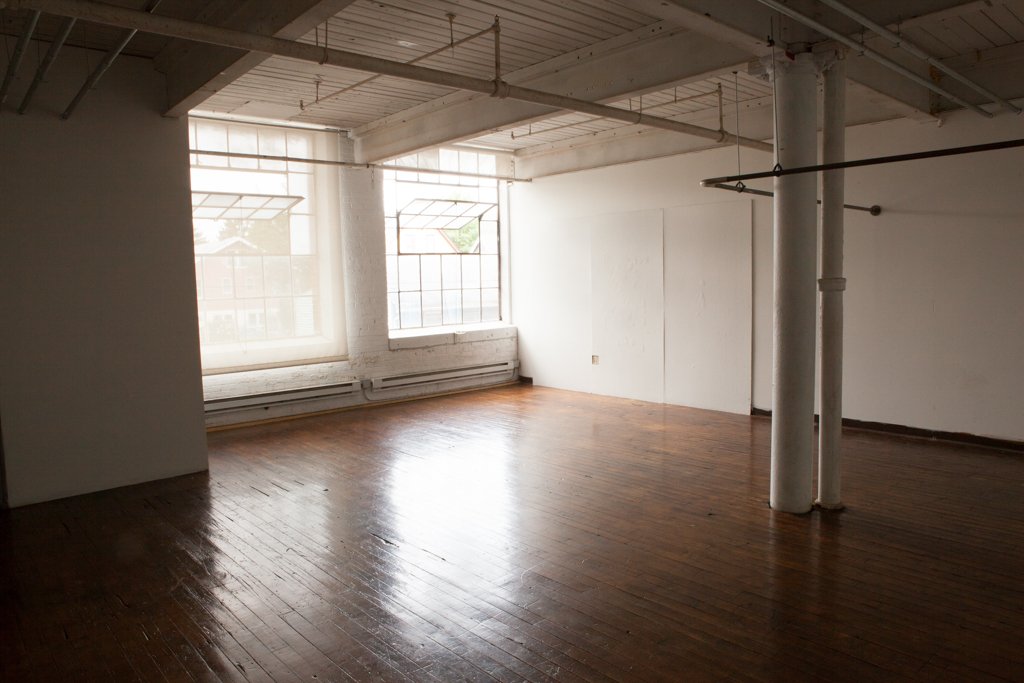 pajamafactory's tweet photo. If you're looking for space to pursue your passion, studio 10-218 is available! This sunny studio has ample space for any creative work you do. If you're interested in scheduling a tour, contact rentals@pajamafactory.net! https://t.co/qwx8qkdKCD