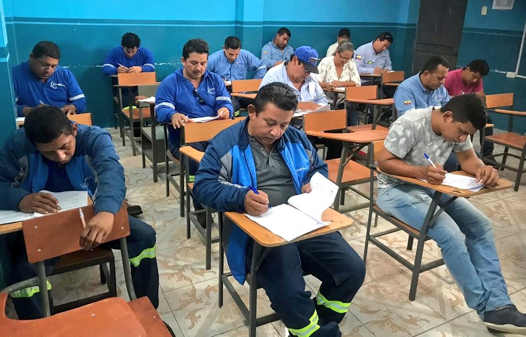 secap_ec's tweet photo. #Babahoyo | En el Centro Operativo se realizó la examinación teórica para la certificación por competencias laborales, en el perfil Operario Especializado en Mantenimiento de Viviendas y Edificios - Electricidad. 
#CertifícateConSecap #SecapZonal5 https://t.co/mGTgCyiptR