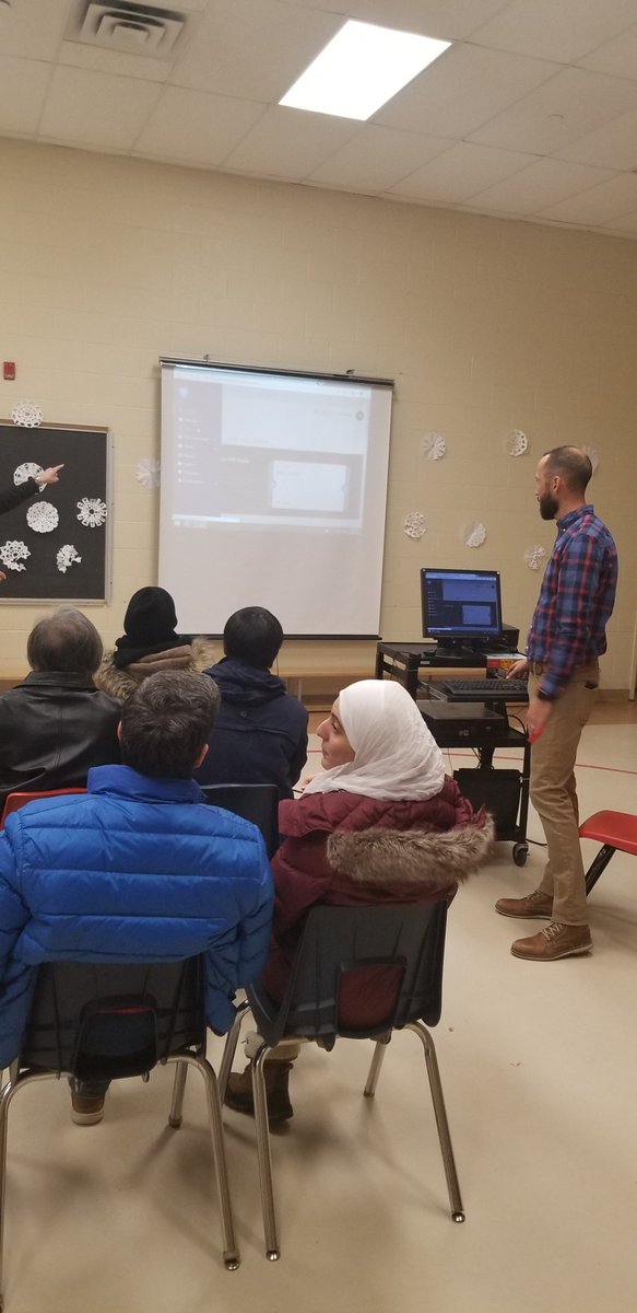 fmzabian's tweet image. Choosing the right high school for my child! ESL/ELD teachers and support staff presenting to Eagle Heights parents about programs and the importance of understanding how to navigate the various pathways for each student. @ELLtvdsb @MrChams_17 @Sheppard1Sheri @MelissaAllder