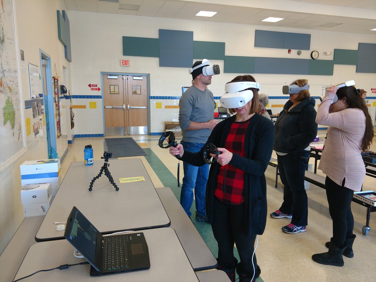 TburgSchools's tweet image. Tburg teachers experimenting with virtual reality and how it could be used in instruction #Tburg2019 #TechAsATool #learningisfunatanyage