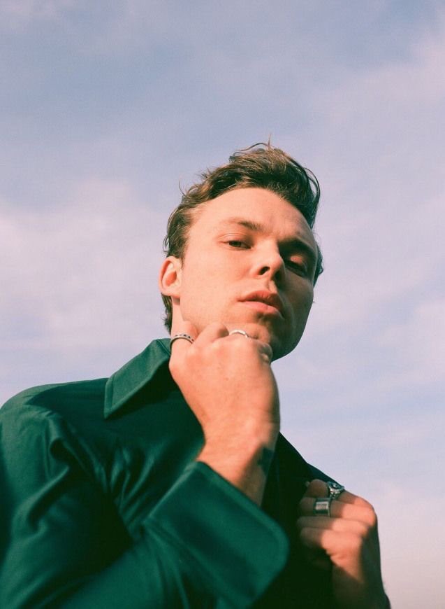 gigglyxLuke's tweet photo. Ashton is such a beautiful human being 😊
#5sosFam #BestFanArmy #iHeartAwards https://t.co/TeFNpTA7fs