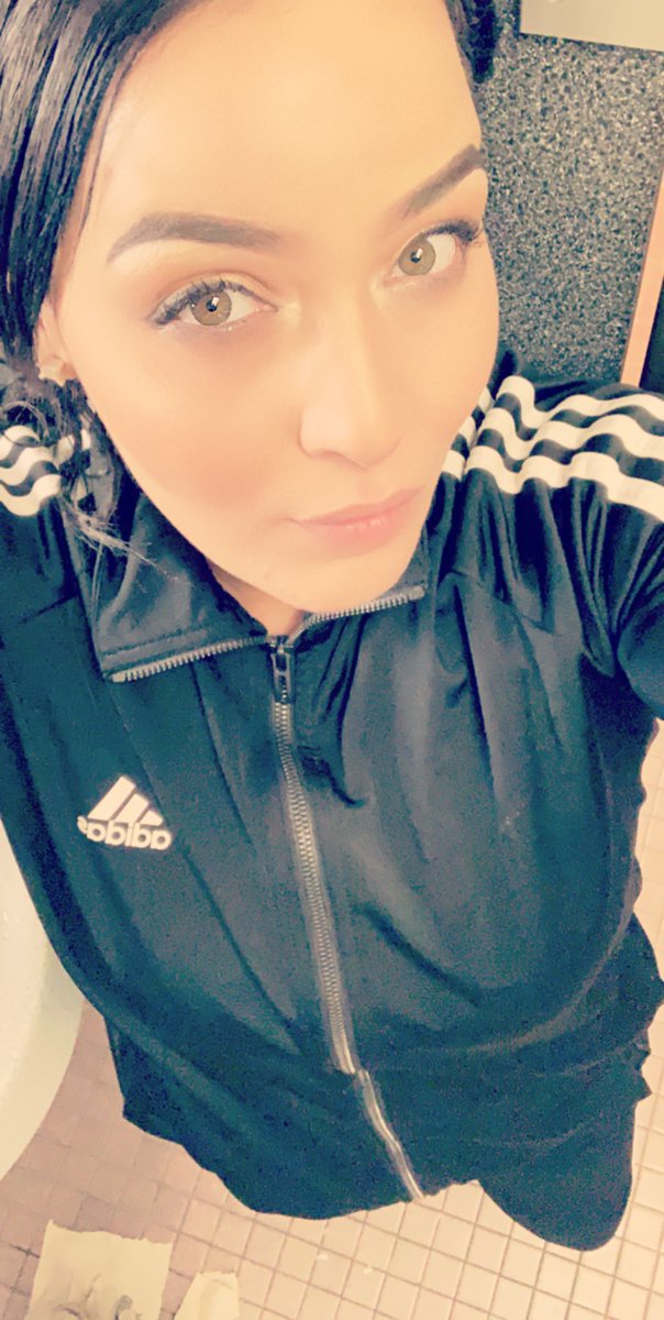 StormsStarr's tweet photo. Shoutout to the bitch that rolls her eyes when she hears my name. Love you too! 😂💋❤️🙌🏽💯🤷🏻‍♀️👑😊🤣 https://t.co/hMNRiqhyCe