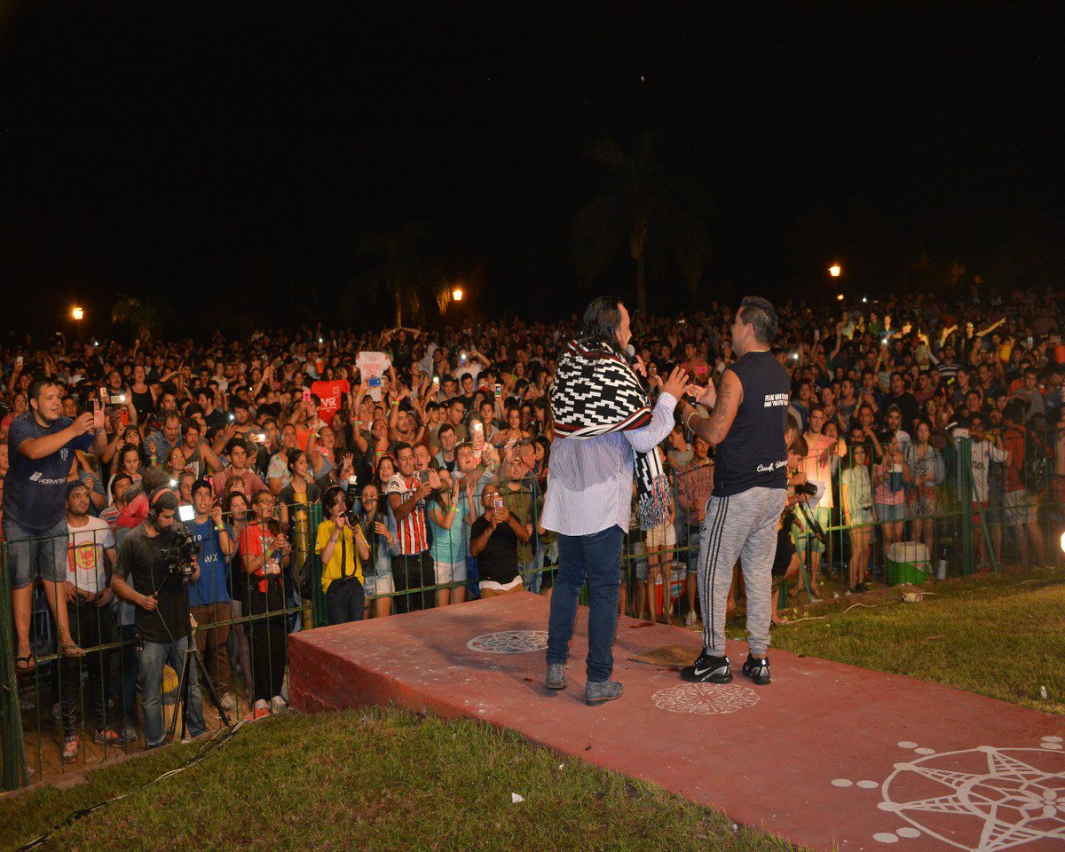 rmgtur's tweet image. Está noche en #Cosquin2019 se vuelven a juntar dos grandes del cancionero popular @CotyHernandez_1 y #SergioGalleguillo. Lo viste antes en la #FDS2019 #Romang.
@Ruta1SantaFe @MuniRomang
