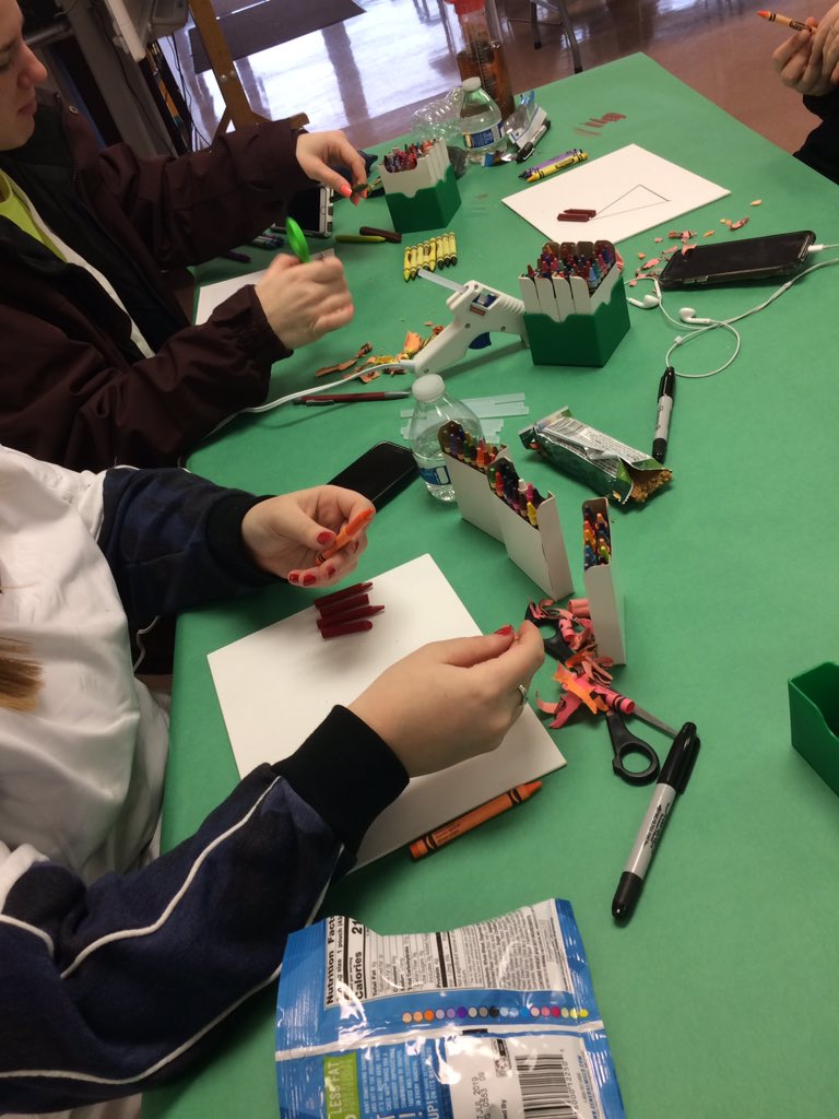 MrsJ_MCVSD's tweet image. Crayon Art at MCVSD Neptune Annex! Fun School Spirit Day! #crayonart #mcvsd #sharedtime #twoprogramsoneschool #crayonmetamorphasis