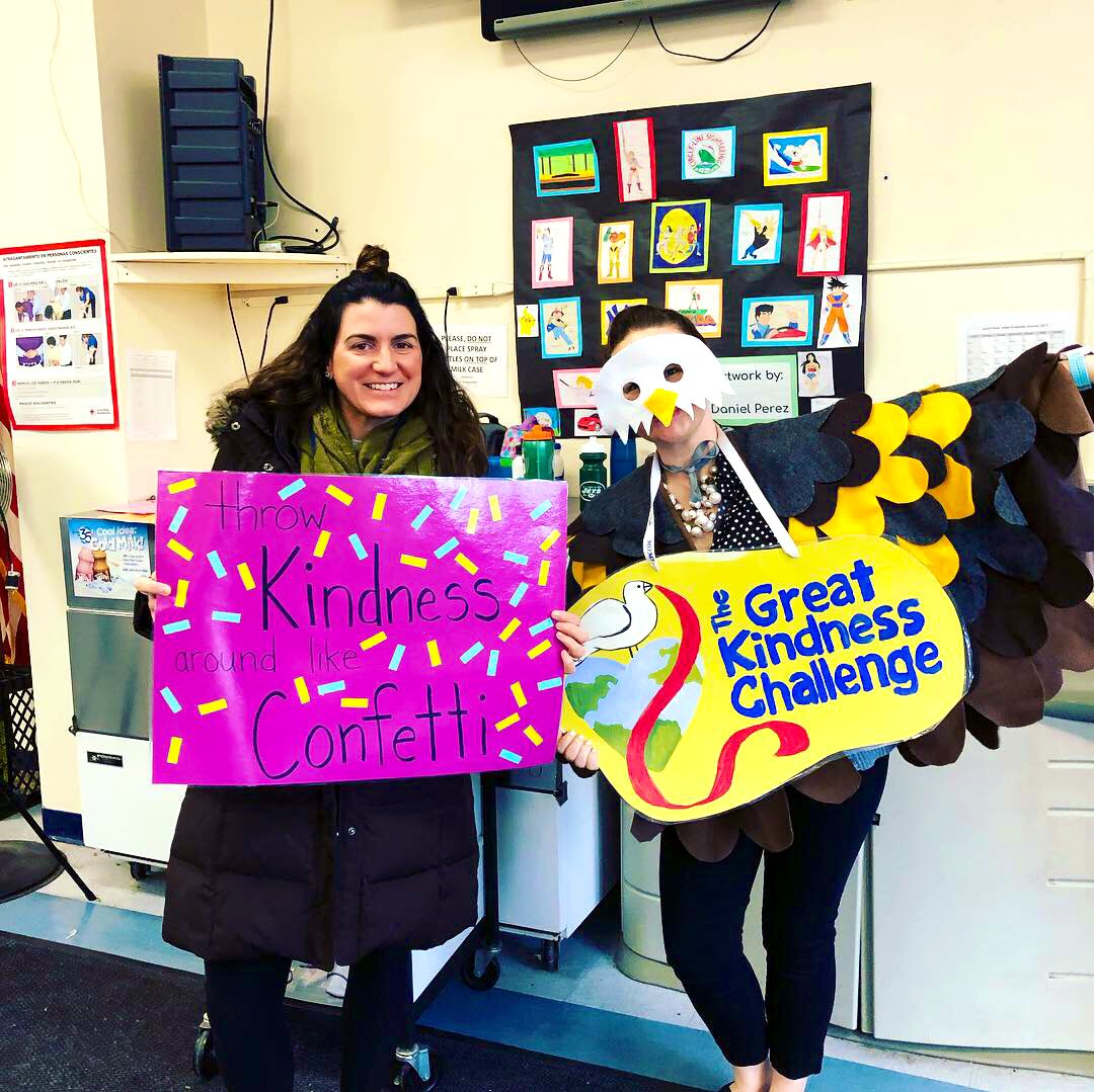 C_Portuese's tweet photo. What a treat to have @LizzPicini and members of #WOPD join the Gregory Staff in welcoming our students this morning. Such a fun way to start a Monday! 🕊😊🦅#greatkindnesschallenge #gregoryschoolrocks #wo2world @woschools @GregoryCounsels https://t.co/60tIAfCmNq