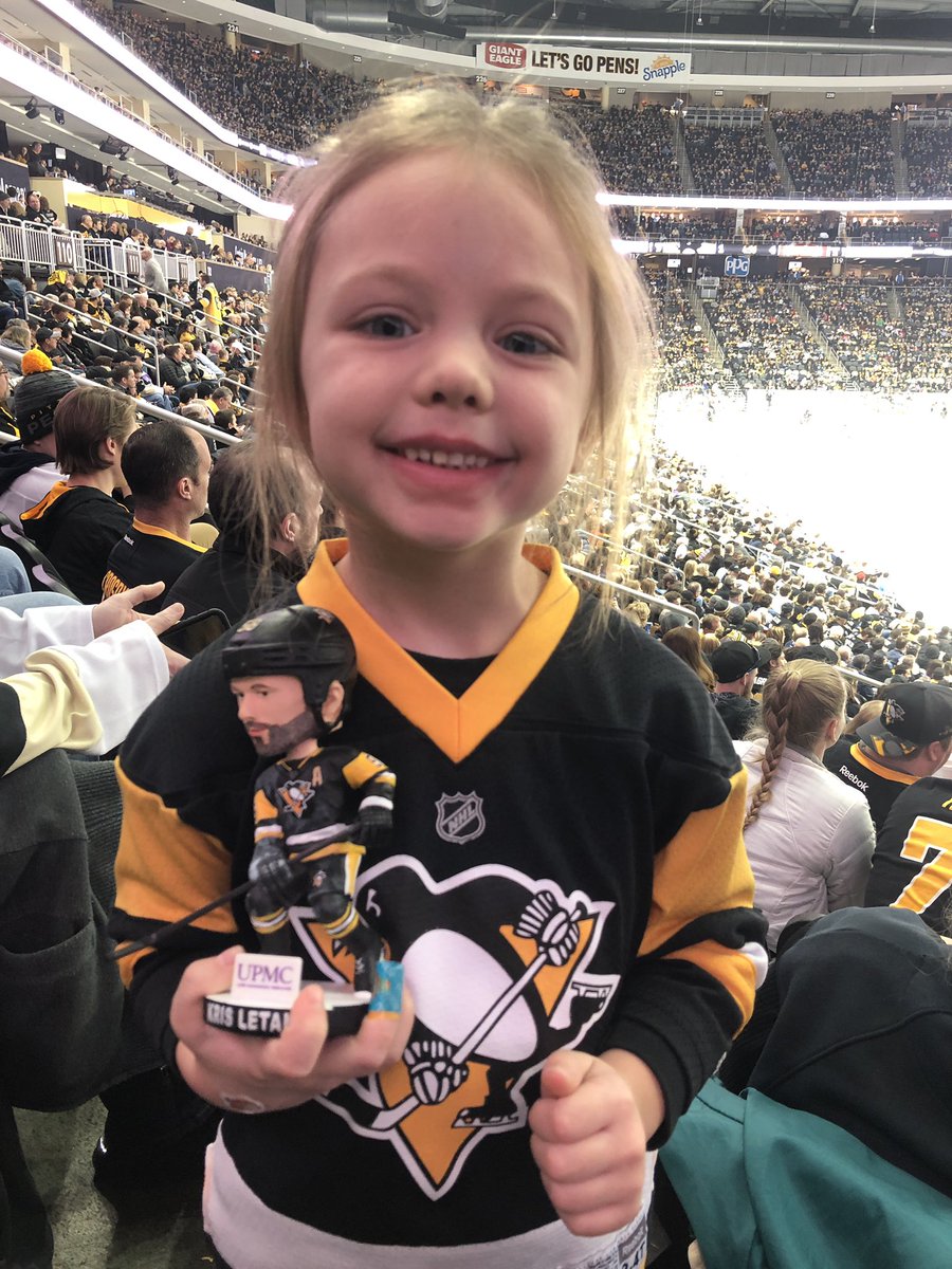 lizziegeis's tweet image. Had to make sure we came tonight to get her favorite player’s bobble head! @Letang_58 #LetsGoPens 💛🏒🖤 @penguins