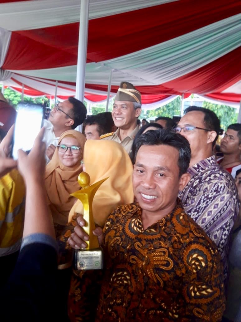 Mengawali tahun 2019.. PT Sumber Petrindo Perkasa mendapatkan 2 penghargaan dari Dinas Ketenegakerjaan Prov Jawa Tengah kategori Perusahaan Zero Accident dan Perusahaan P2K3. Semoga di tahun ini semakin membaik untuk keselamatan kerja