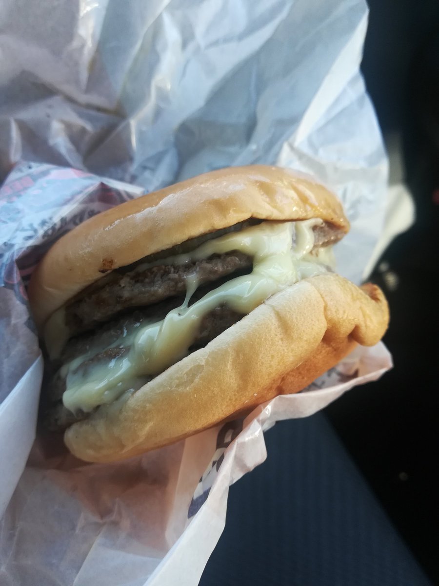 ジョジョ っ C ﾏｯク っ C ﾏｯク 白星ダブタブチ ビーフパティ4枚にとろとろチーズヤバい これ夜 っ C ﾏｯクで8枚パティ出来たら最高 D ｏ ｏ D 三角チョコパイキャラメルも美味しそう 艸 T Co Wend3le1dd