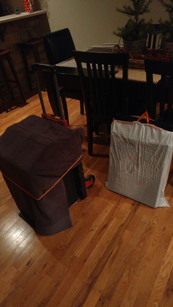 oyster_art's tweet photo. #BoilerShow19 is packed &amp; ready to go up tomorrow! This is an exciting part of the #artProcess, but a sad one as well. I've grown attached to these babies, but it's time for them to move on. #art #cre8 #display #12pieces https://t.co/k8YpQQHF5r