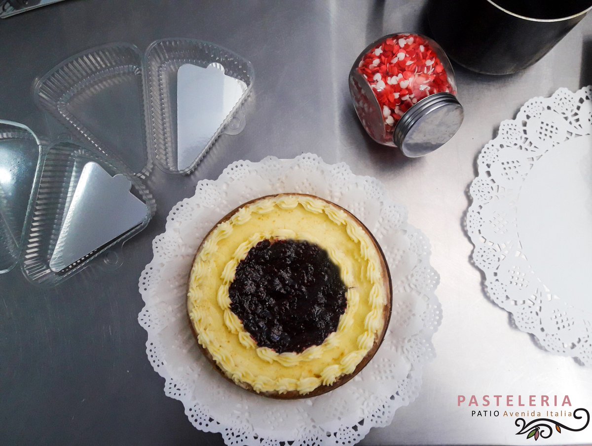 Uno de nuestros productos estrella, El Cheescake de Frutos del Bosque recién salido del taller. 

Mágico como nunca y exquisito como siempre.😍
Te invitamos a probarlo y a disfrutar de el!! OMGGG🤩 

Escríbenos al Whatsapp📞+56999091104 para hacer alguna reserva o pedido especial