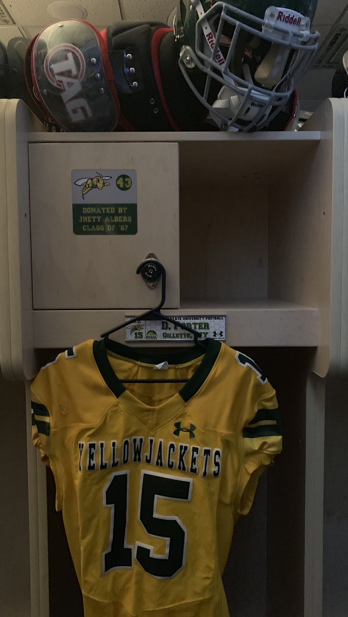Daytonporter4's tweet photo. Iβd like to announce that I have committed to playing football for BHSU. #FearTheSting #BHSUFootball @Coach_Jay_Smith https://t.co/e3VAspThg6