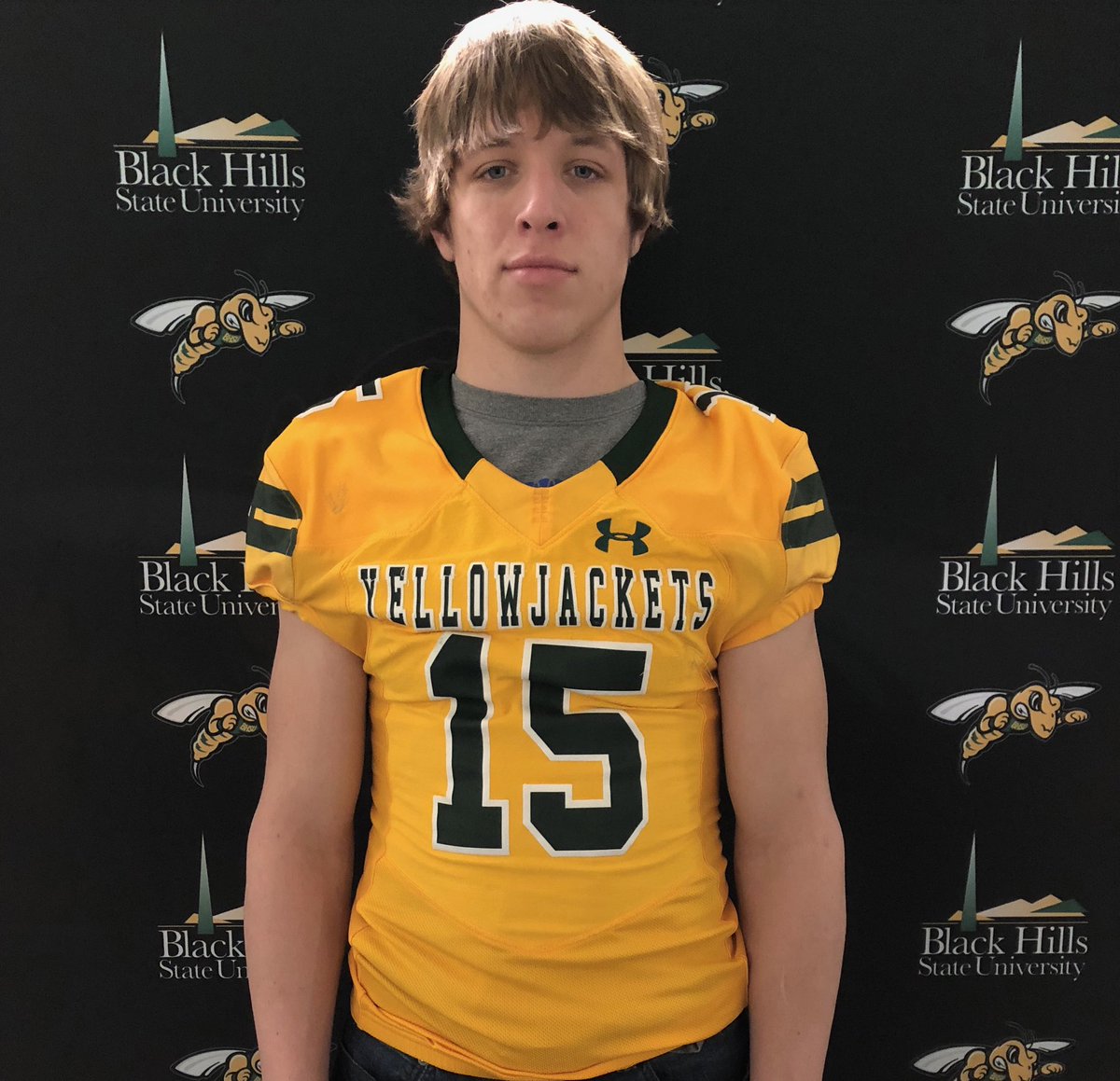 Daytonporter4's tweet photo. Iβd like to announce that I have committed to playing football for BHSU. #FearTheSting #BHSUFootball @Coach_Jay_Smith https://t.co/e3VAspThg6
