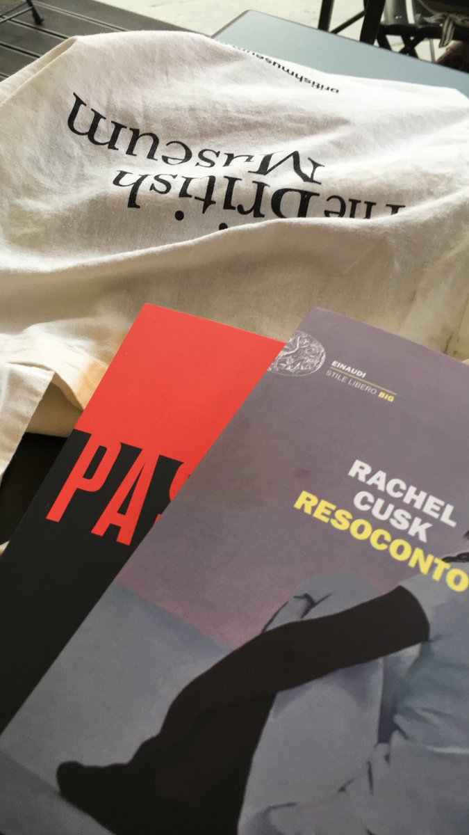pineapplee_21's tweet photo. Nuove Letture 📚#libri #booklover https://t.co/7xhFUoOUzT