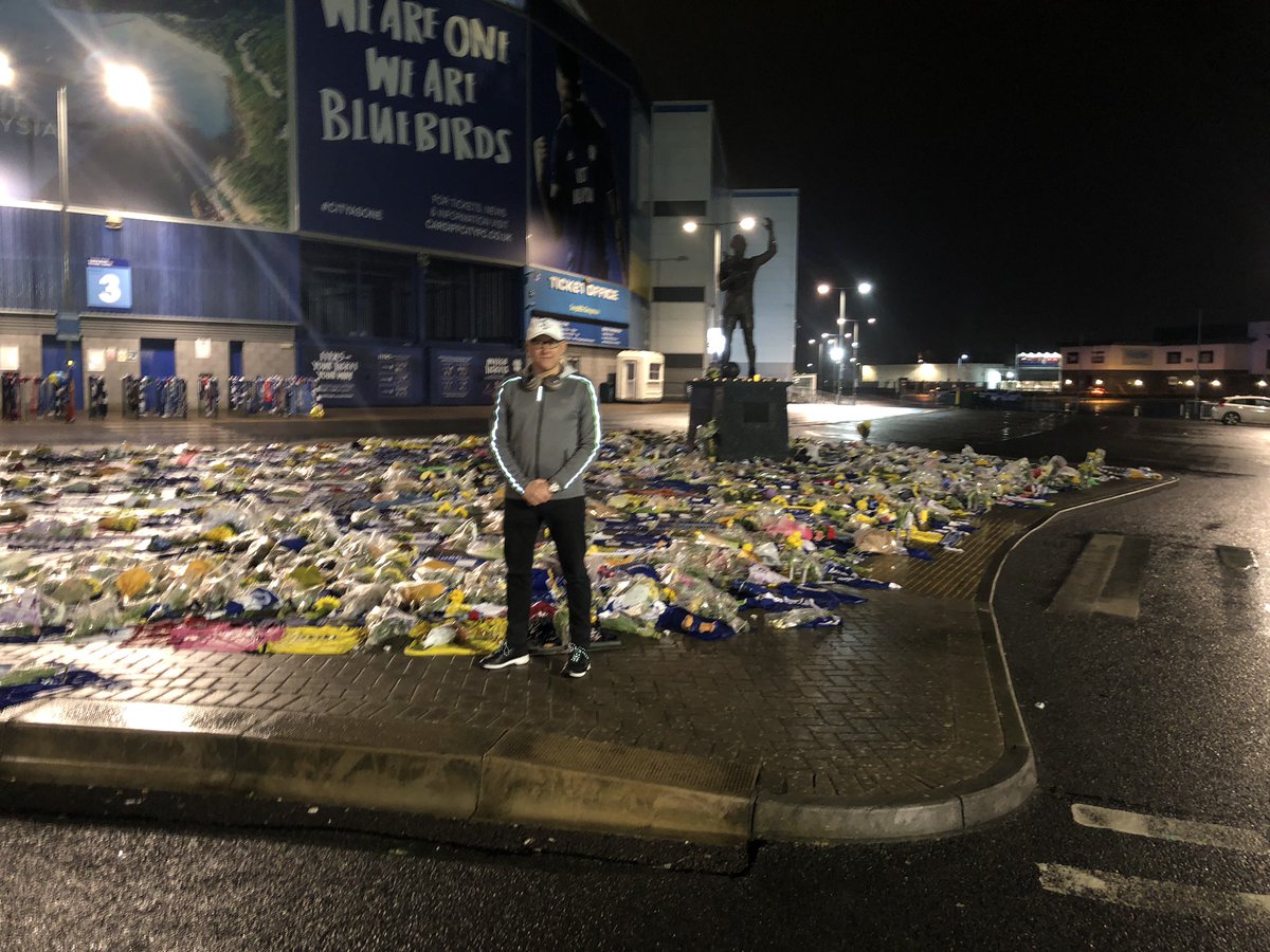 Bangkok>>✈️Doha>>✈️Cardiff 🏴󠁧󠁢󠁷󠁬󠁳󠁿 
First thing I had to do was ask taxi to take a detour so I could pay my own respects to Sala &amp; the pilot and pray for the best. Very humbling #prayforsala #CityAsOne #bluebirds #CardiffCityFC #FCNantes