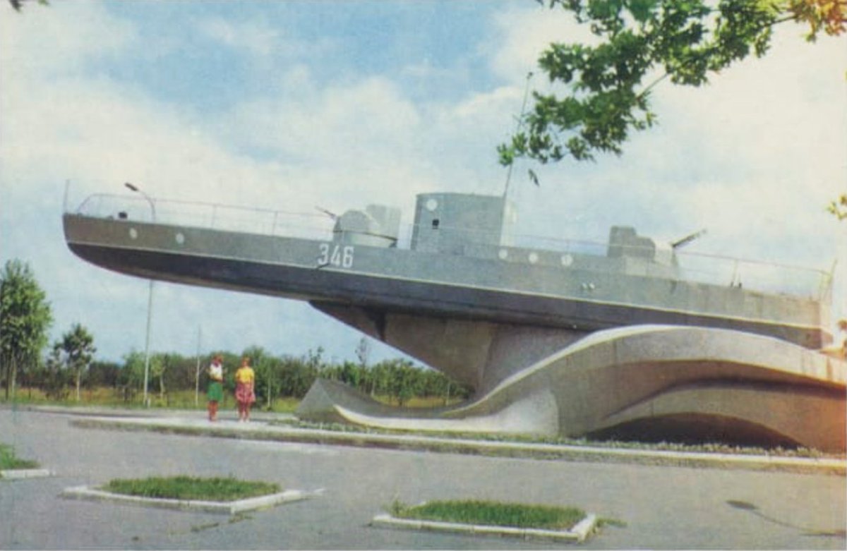 CNN's tweet photo. Brutalist architecture elevates function over form, rigor over litheness, utilitarianism over ornamentation. But these Soviet-era postcards make it look beautiful (via @CNNstyle) https://t.co/HbK1F9eDfT https://t.co/ctnQNXL4lw