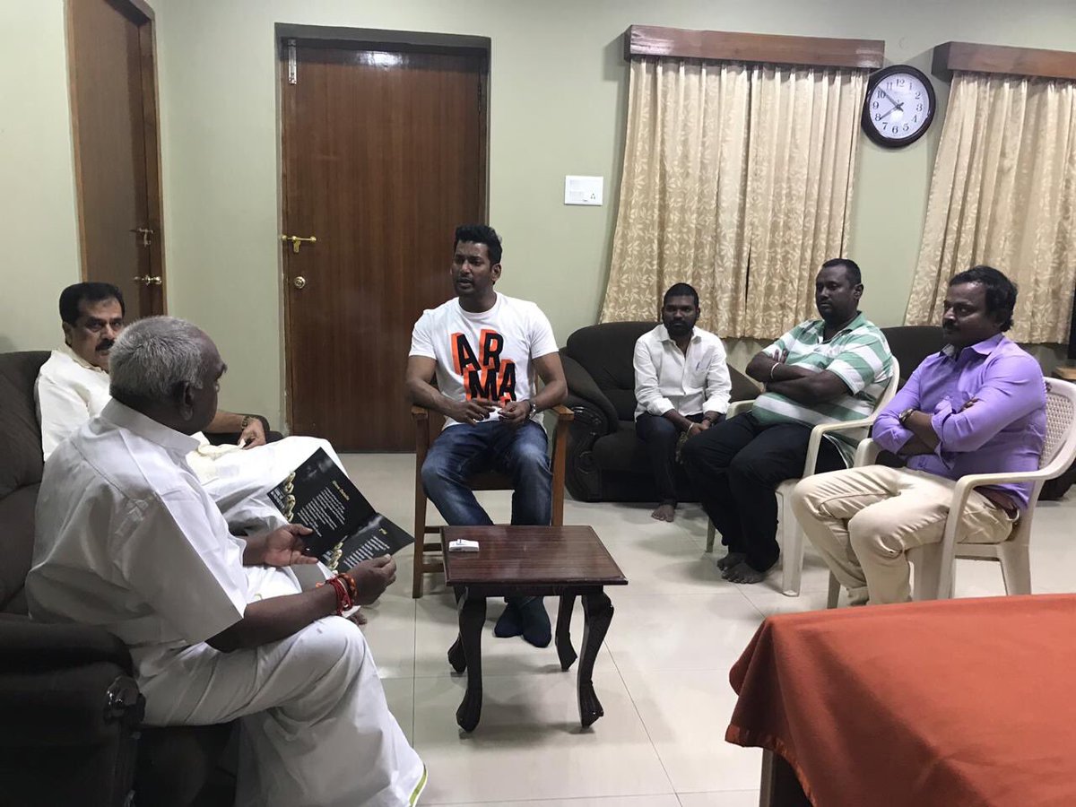 sridevisreedhar's tweet photo. Mr #BanwarilalPurohit has kindly agreed in principle to inaugurate  #Ilaiyaraja75 

@VishalKOfficial personally met and invited Central Minister #PonRadhakrishnan  #ThiraiKondattam
#IsaingnaniIlaiyaraja 
#4DaysToGoForIR75 #TamilfilmProducersCouncil  @rparthiepan  @prabhu_sr https://t.co/BpnOJg5wSy