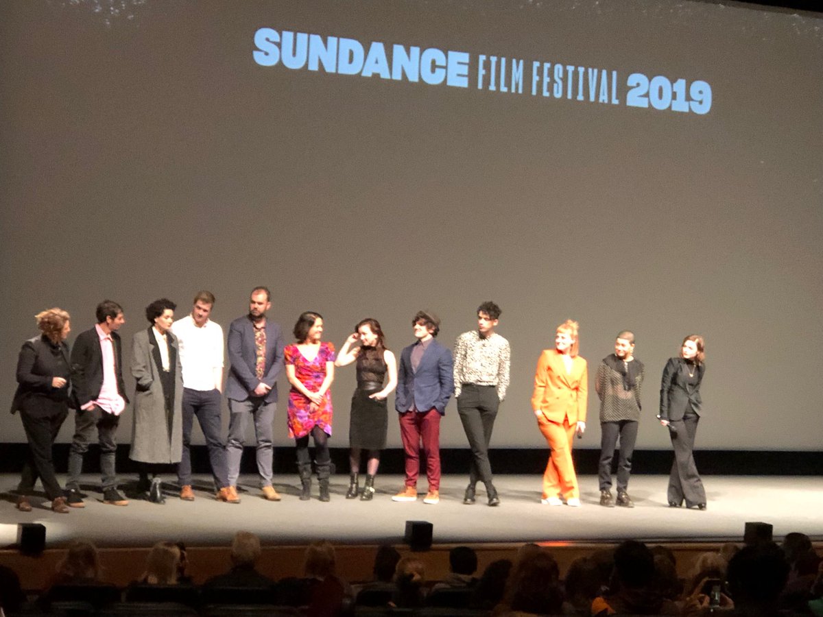 Director #SophieHyde ( far left)with cast of great film #Animals , about modern women making their own choices - #HollidayGrainger & #AliaShawkat  are far right , that’s ⁦@frafee⁩ 5th left  with  other cast and producers #SundanceFilmFestival2019