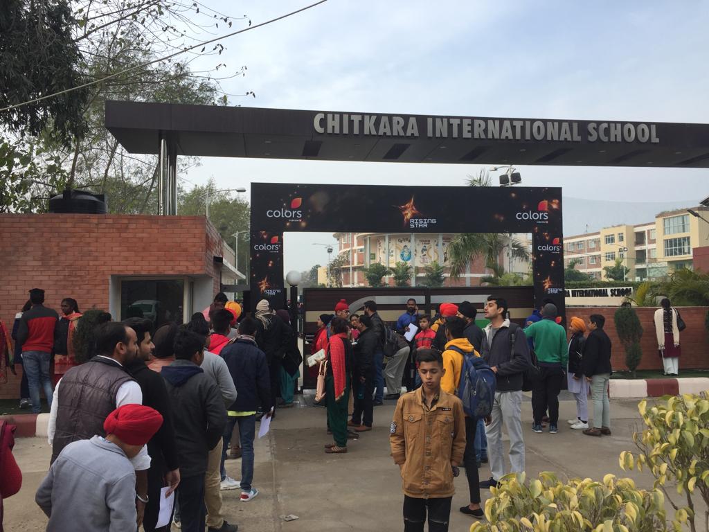 OWE_Delhi's tweet photo. Chandigarh never fails to impress us! Awe-struck and humbled by the massive participation from the amazing people of Chandigarh at the #RisingStarIndia Auditions, managed and executed by #OneWorldEntertainment. 

#optimystix #colorstv #auditions #Singing #eventmanagement #talent https://t.co/yAYrWzvWCZ