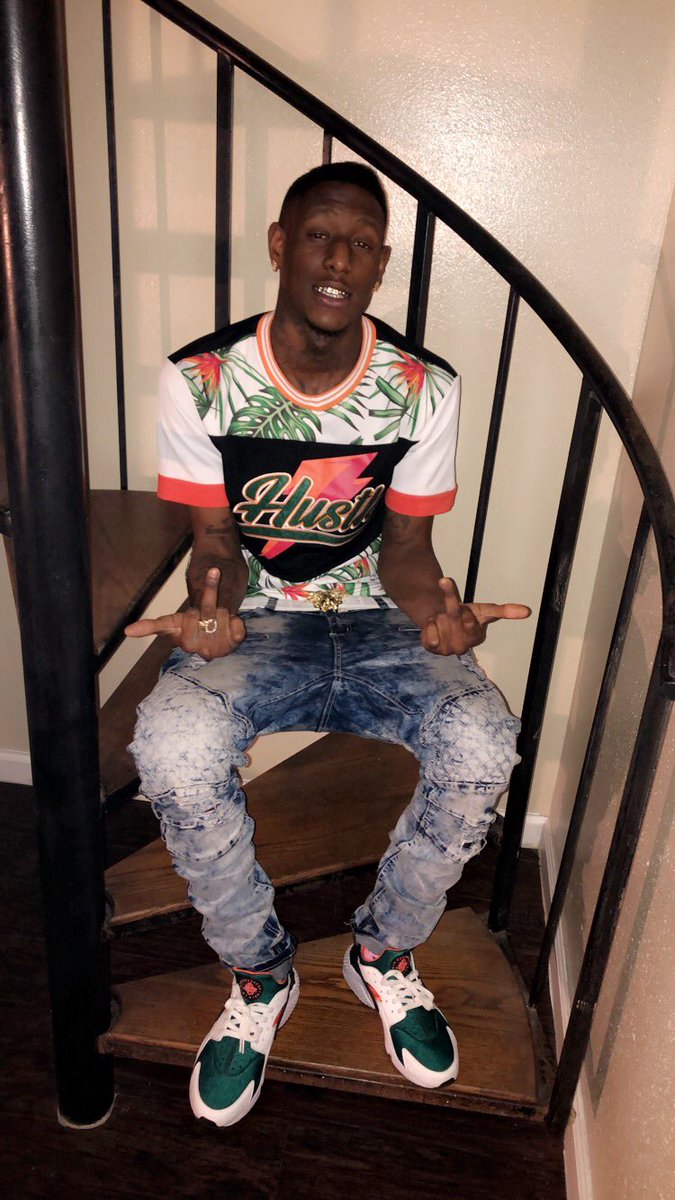 activebadazz's tweet image. Bitch!!!!! I’m bac like i never left🏧✌🏿👍🏿♿️