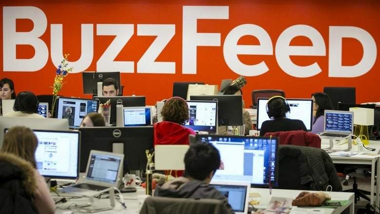 KTOpinion's tweet photo. Digital media faces a cash crunch. Blame #Facebook and #Google, writes @vickykapur in @khaleejtimes https://t.co/Zd6NADJaFx
#buzzfeed #huffpost #HuffpostLayoffs #BuzzfeedLayoffs #DigitalTransformation #news #socialmedia #newspapers #opinion #profits #revenue #media https://t.co/I1ClnZ30VZ