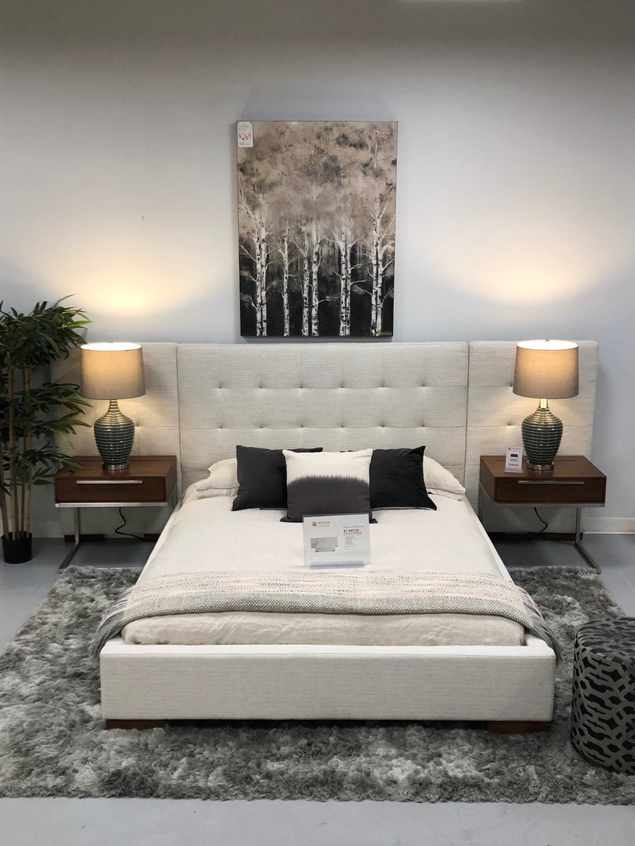RevolveFurnish's tweet image. Dive Right In!! Ok, well Samantha, Merchandiser for our Edmonton Showroom, might not like that, but if you take the Brantley Bed home you could do it every day! revolvefurnishings.com/products/brant… #revolvefurnishings #upolsteredbed #buttontufted #yeginteriors #modernfurnitureedmonton.