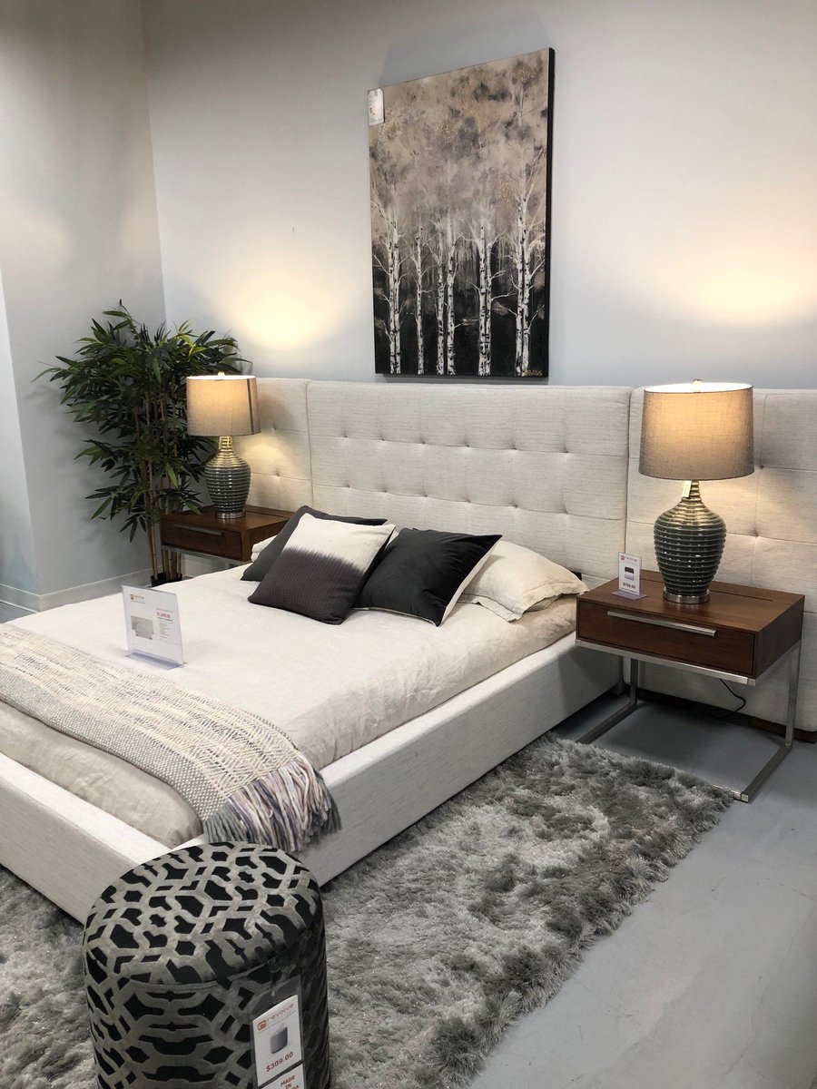 RevolveFurnish's tweet image. Dive Right In!! Ok, well Samantha, Merchandiser for our Edmonton Showroom, might not like that, but if you take the Brantley Bed home you could do it every day! revolvefurnishings.com/products/brant… #revolvefurnishings #upolsteredbed #buttontufted #yeginteriors #modernfurnitureedmonton.