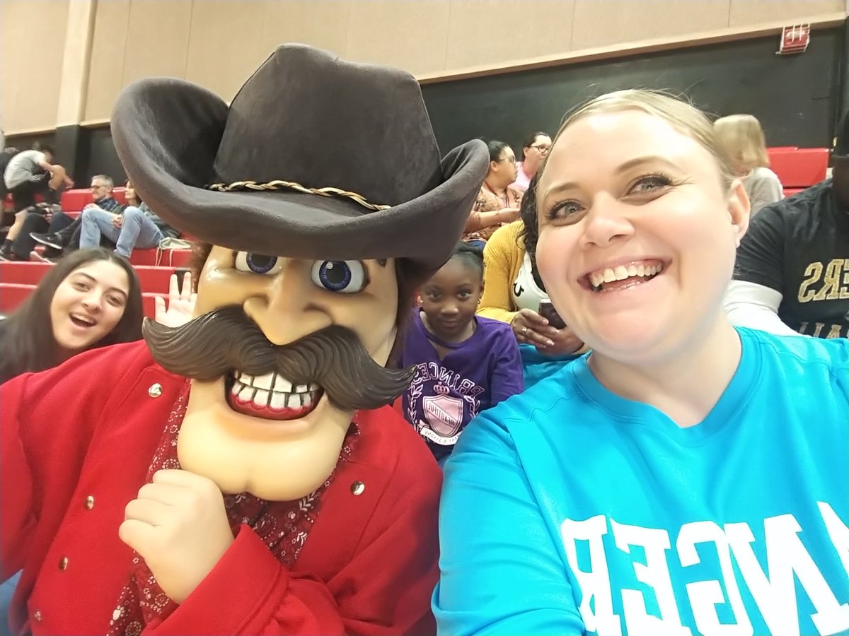 Taynasaurus's tweet photo. Hanging out with Ranger Randy at the 7th grade Girls Bball Game!! @DeerparkMS #rangerprideneverdies https://t.co/7uvAhGFJ5x