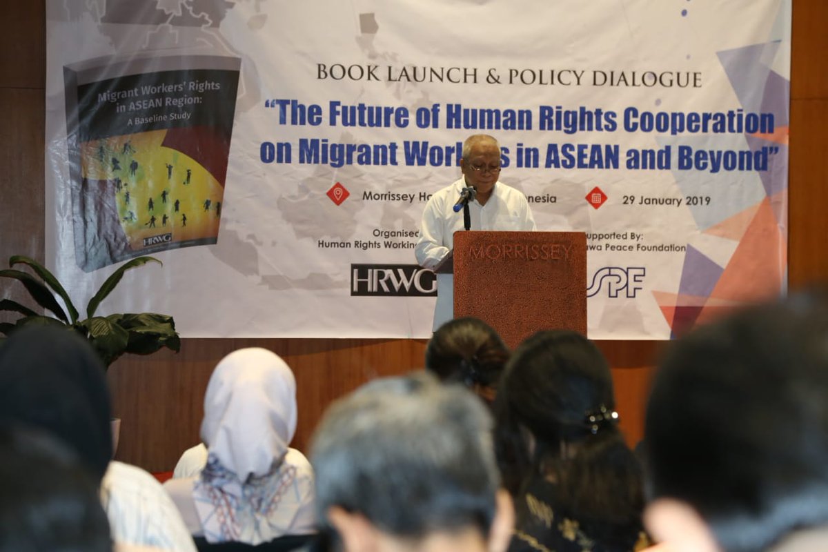 KemnakerRI's tweet photo. Saya ucapkan selamat atas diluncurkannya buku mengenai Baseline study on Migrant Workers Rights’ in ASEAN. 

Kami meyakini hasil study tersebut dapat menjadi referensi bagi Pemerintah dalam menyusun kebijakan terkait perlindungan pekerja migran. https://t.co/KOUptehcDw