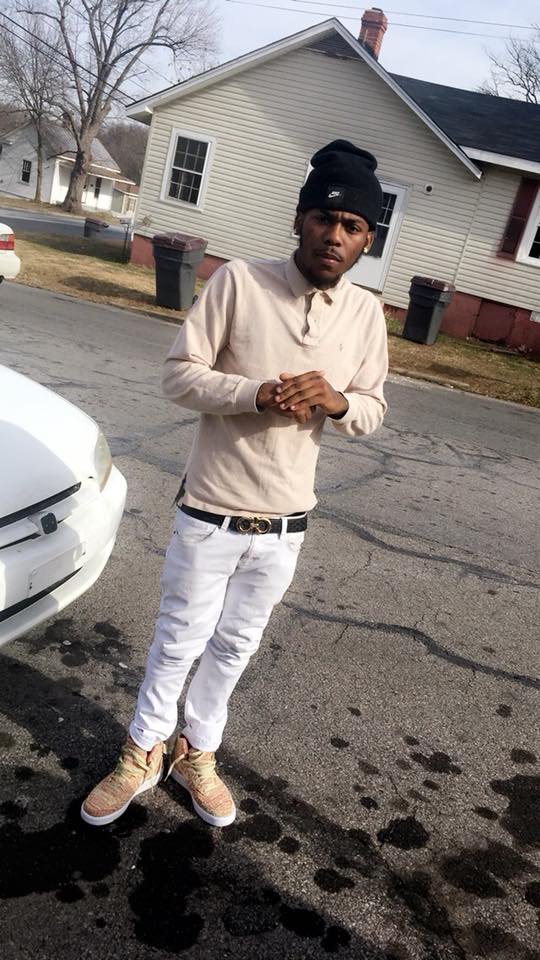 NoLimitTotten__'s tweet photo. She say she love me I kno that ain’t 💯 https://t.co/LgxFGSjnf3