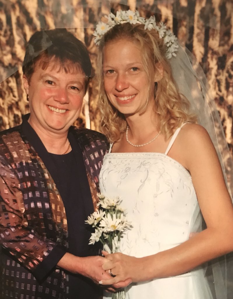 ArtEdTweets's tweet photo. 2001 with my mom. https://t.co/rSB6xMzSdj