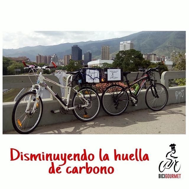 [ACCIONES que construyen y transforman]
•
El #CalentamientoGlobal galopante es un fenómeno que está haciendo que el clima varíe aceleradamente a tal grado que afecta ya la vida planetaria y la gran paradoja es que este hecho es provocado principalmen… bit.ly/2DDREcj