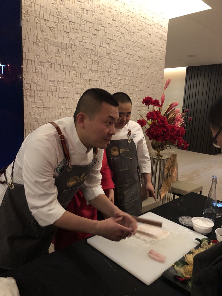 vanfoodster's tweet photo. Full house for tonight’s inaugural Chinese New Year Celebration 
#yearofthepig
#springfestivalgala @parqvancouverbc 
Presented by @PeacefulResto fundraiser benefiting @BCCHF https://t.co/4MEvfUOcya