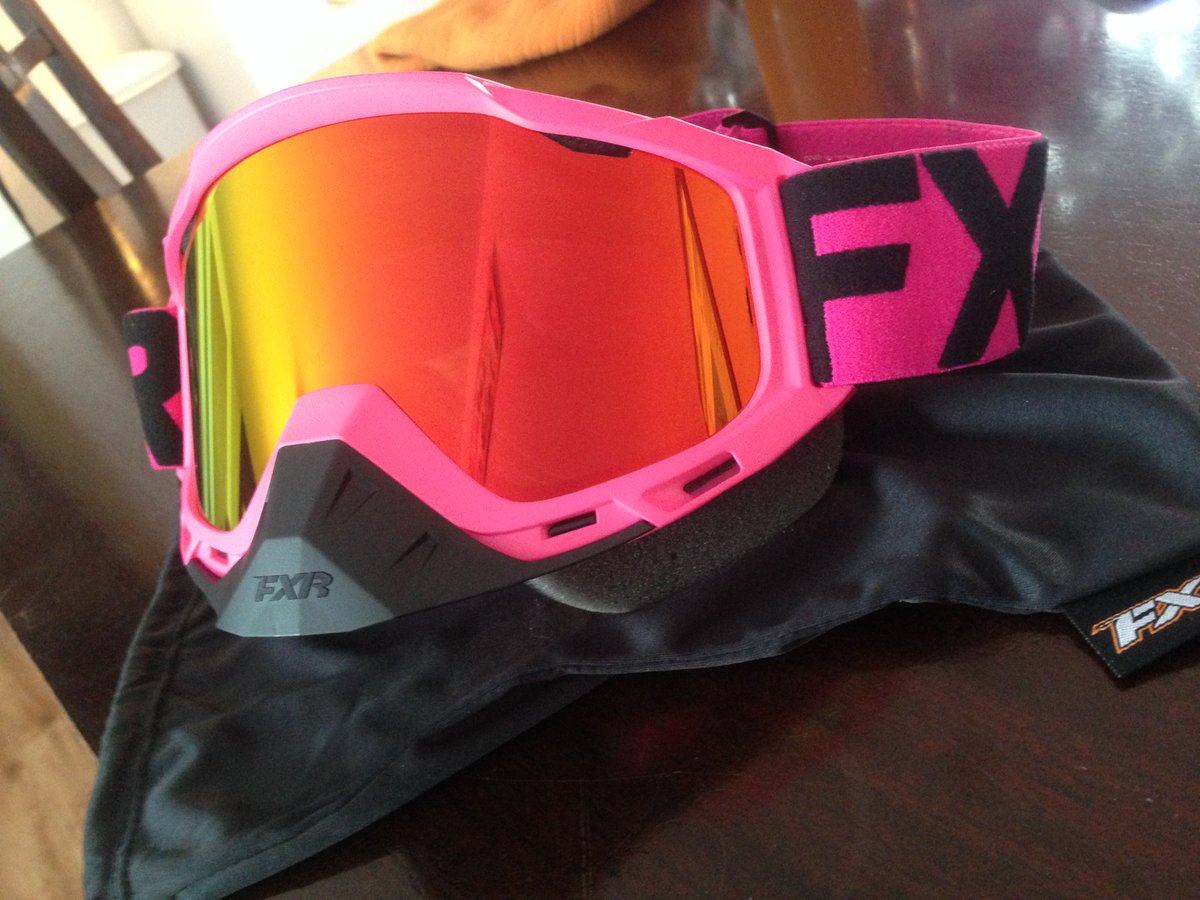 HalkettMadison's tweet photo. Bought myself something nice for once 😍. #FXR Boost Double Lens Goggles in electric pink😎🌺 https://t.co/RIy14QFymx
