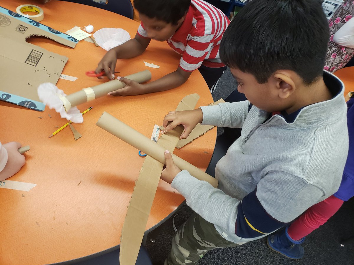 nkbrown3's tweet photo. @MrsRileyGandT , we ❤❤❤ makerspace!! 💭💡 #edisonk12 #lncproud #Makerspace https://t.co/WtbgdO3ZhX