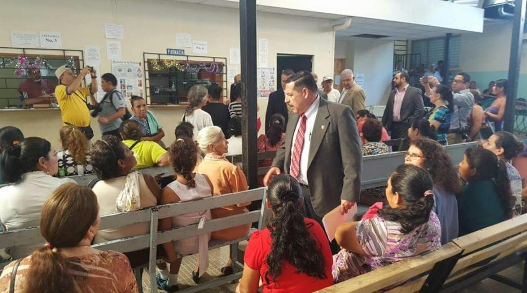 orlandocandray2's tweet photo. Siempre cercano a la salud del pueblo salvadoreño en cualquier esquina del territorio nacional. https://t.co/ngWuWdSgzh
