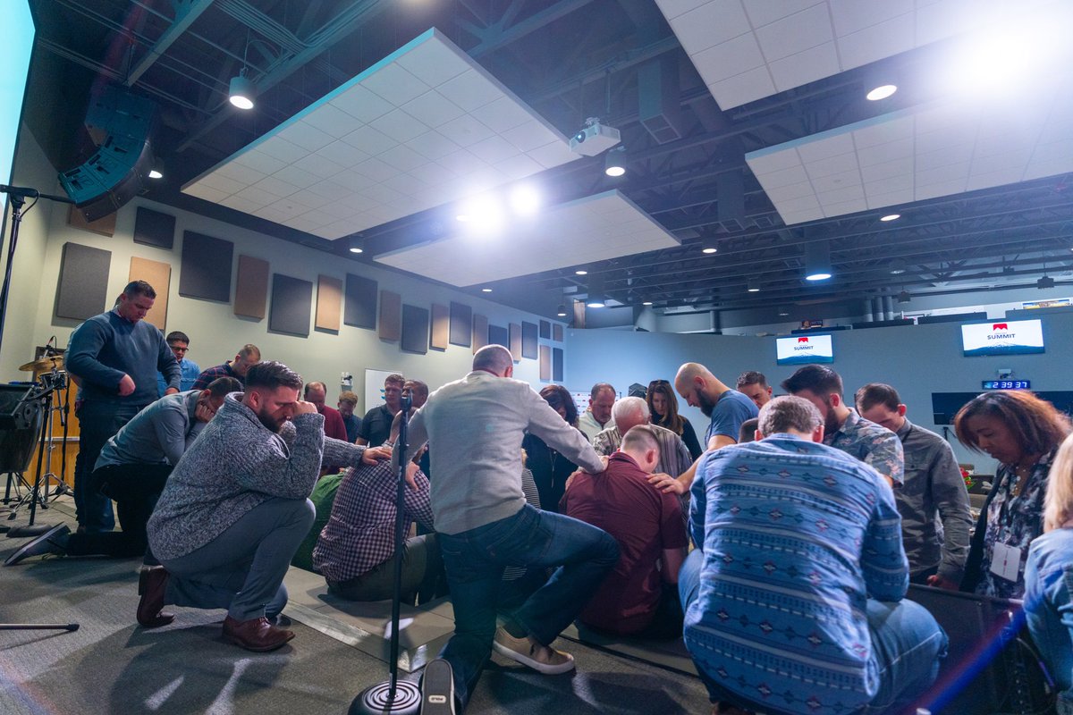 drewpolanycia's tweet image. @joshteis leading the church planters of #IdeaDay in prayer and laying on hands! #lasvegas @TheIdeaDay