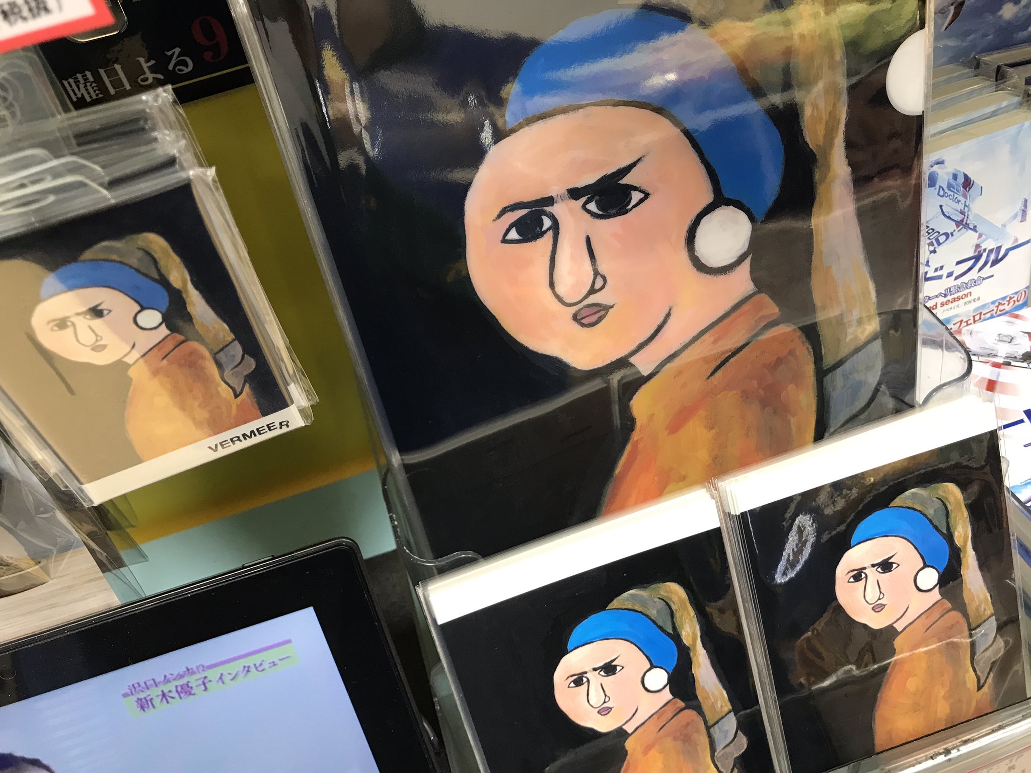 フジテレビショップ フジさん 東京駅店 お問い合わせを頂いておりました コンフィデンスマンjp にて ダー子が描いた フェルメールの画をモチーフにした偽物の絵グッズが入荷致しました 東京駅店ではクリアファイル ポストカード マグネットの3種をお