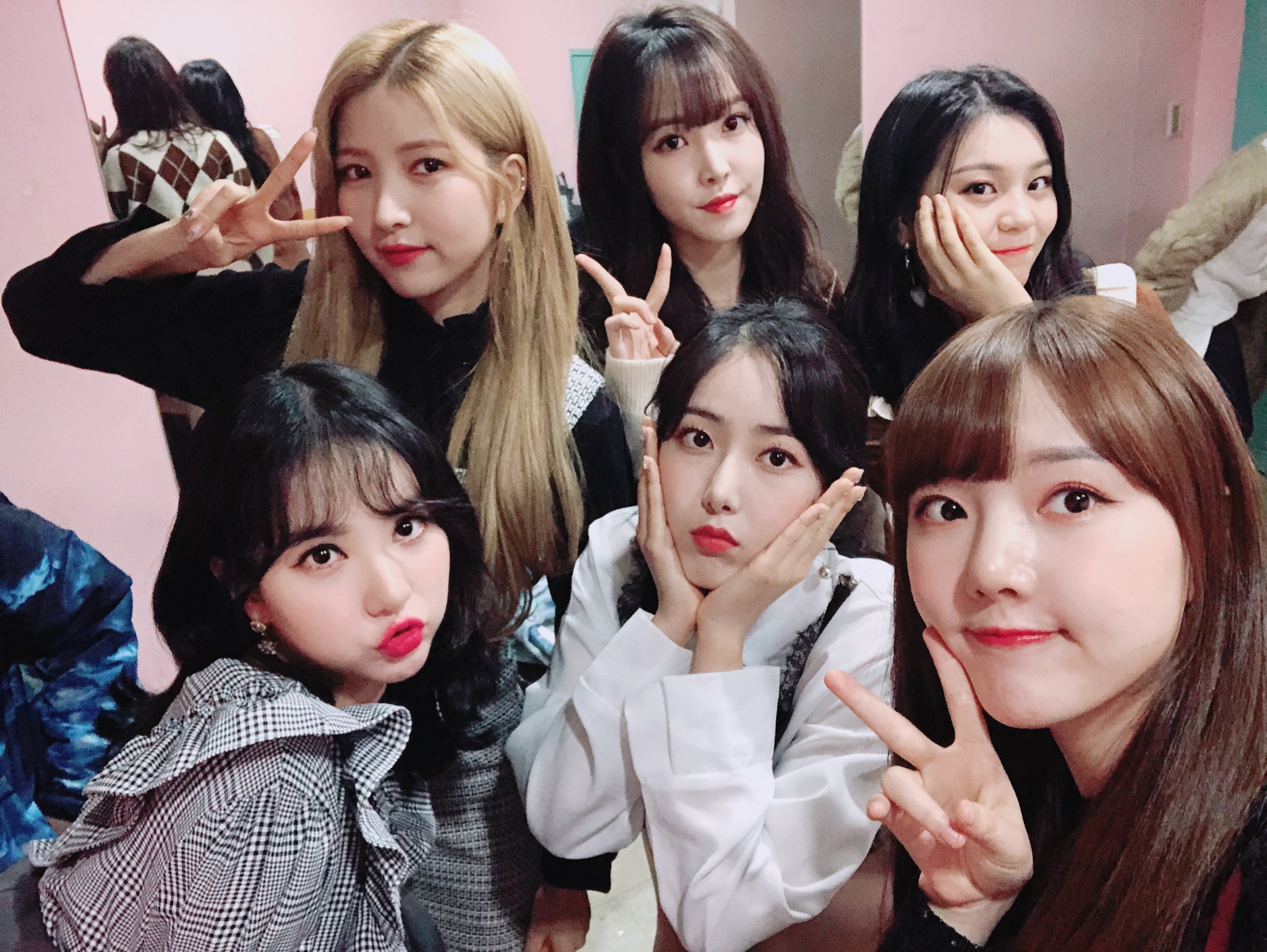 DyDNpwCUwAAPgSy.jpg:large