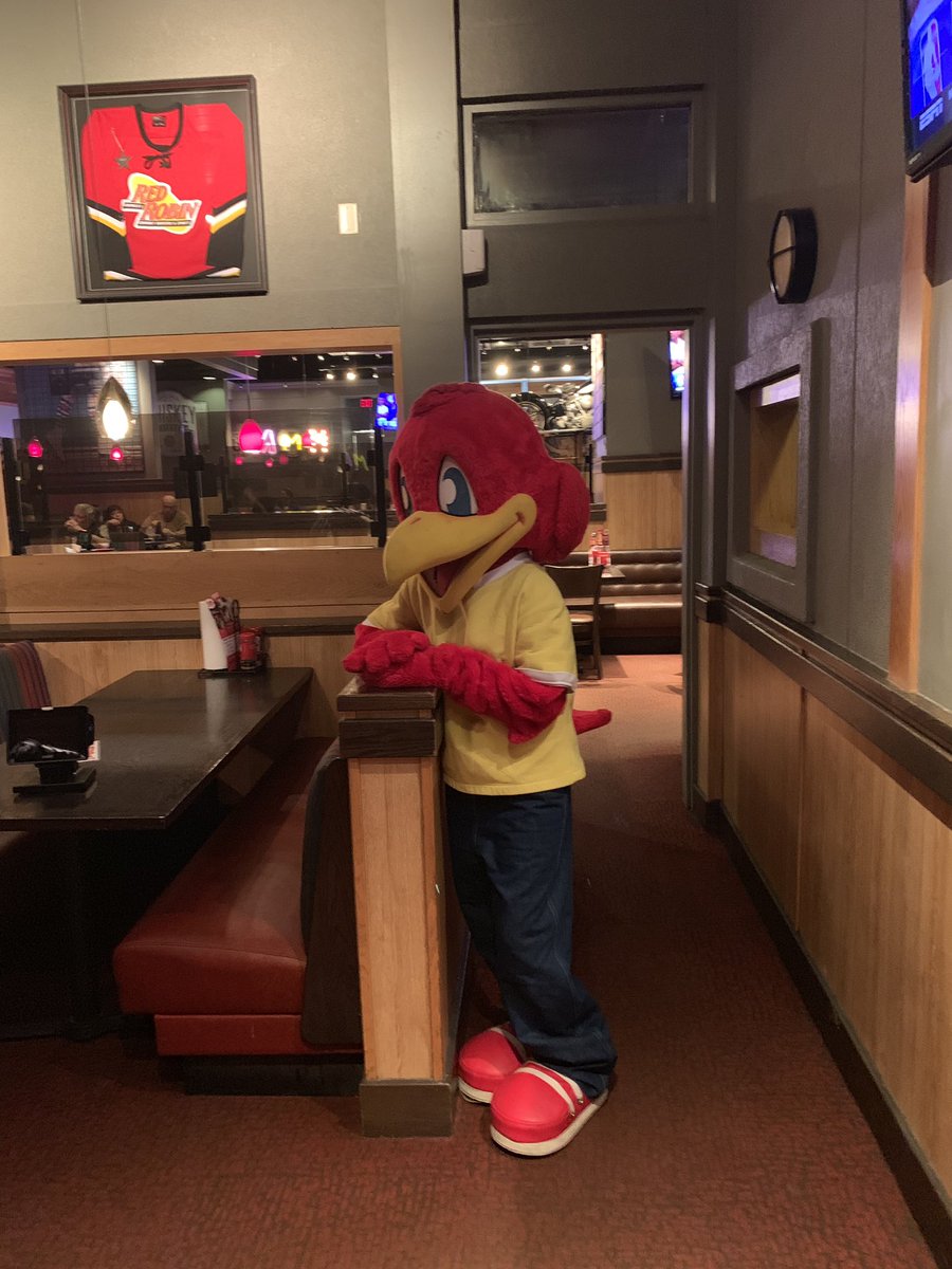 wertz_cory's tweet image. Today we celebrated #LVRGFunAF @RedHershey Red met some new friends and made a couple laps through the restaurant. He had a great time with his Hershey crew. True definition of #BottomlessFun #NationalFunAtWorkDay @HRATYOURSERVICE @tjaLVRG @kellzitc