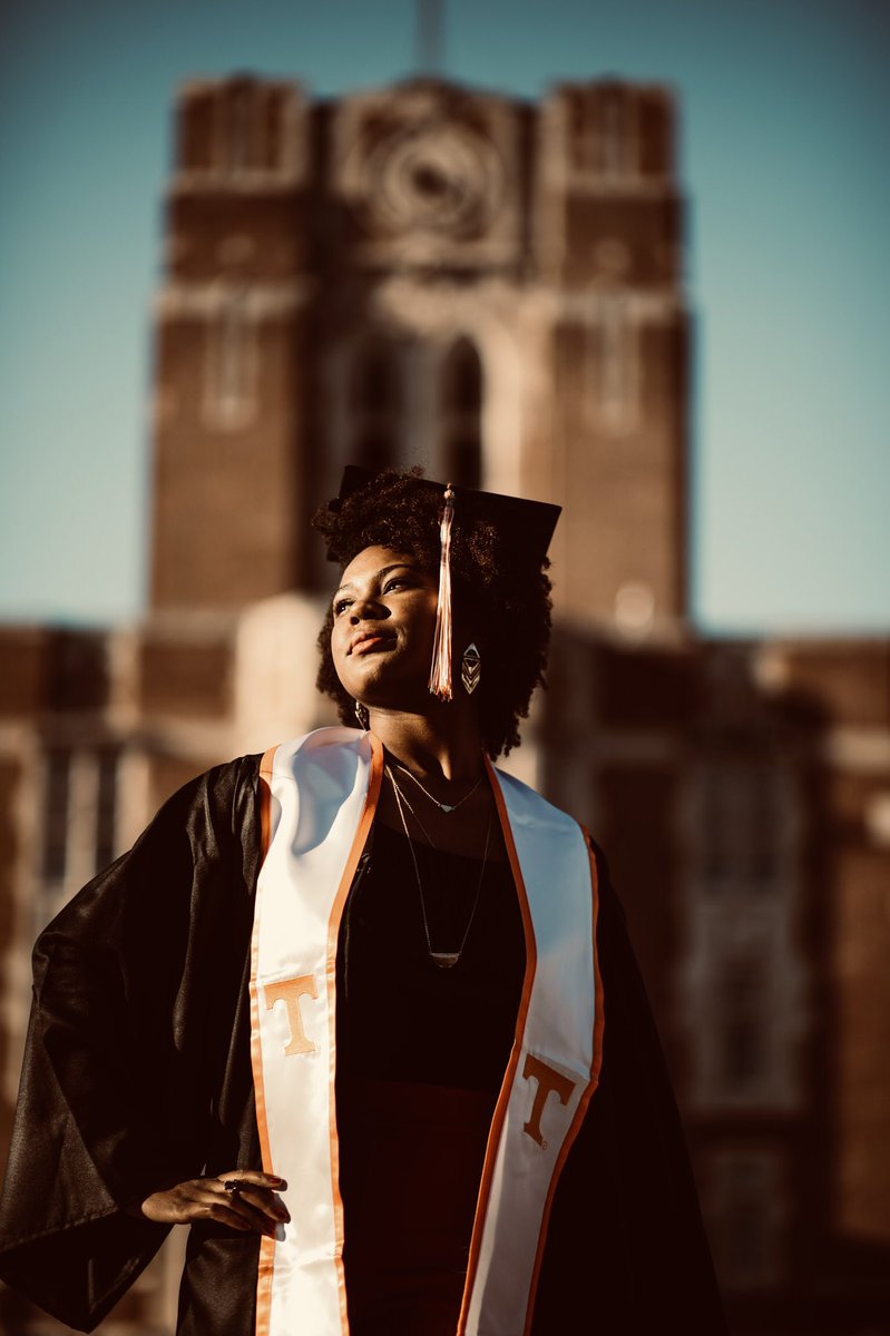 BoydShotImages's tweet image. ARE YOU TIRED OF GENERIC GRADUATION SHOTS?! GET A BOYDSHOT 🎓📷 #BoydShotImages #Graduation