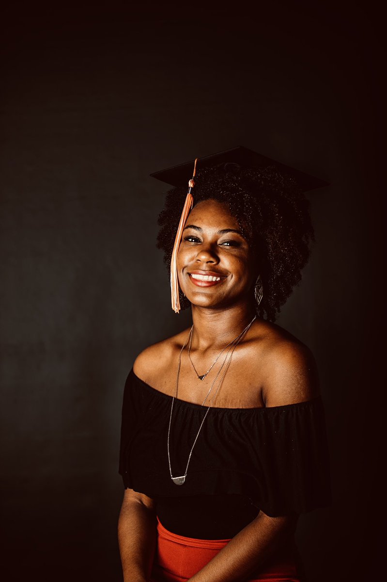 BoydShotImages's tweet image. ARE YOU TIRED OF GENERIC GRADUATION SHOTS?! GET A BOYDSHOT 🎓📷 #BoydShotImages #Graduation