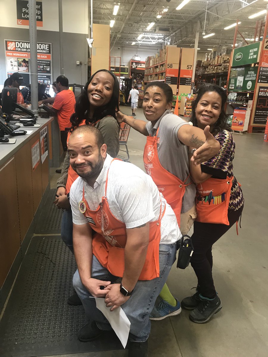 YolandaFoster18's tweet image. I found this in my phone. Sam and Erica,Amira &amp;amp; me.. Good times #WhyWeWorkSafe #SamWithCornelysAngels ⁦@BigDogg4114⁩ ⁦@EandJPoetic⁩ ⁦@SamuelAlfaro2⁩ ⁦@sktrih_sandy⁩ ⁦@Atomant84⁩ ⁦@JohnBraun1313⁩ ⁦@RobertBarnes9⁩