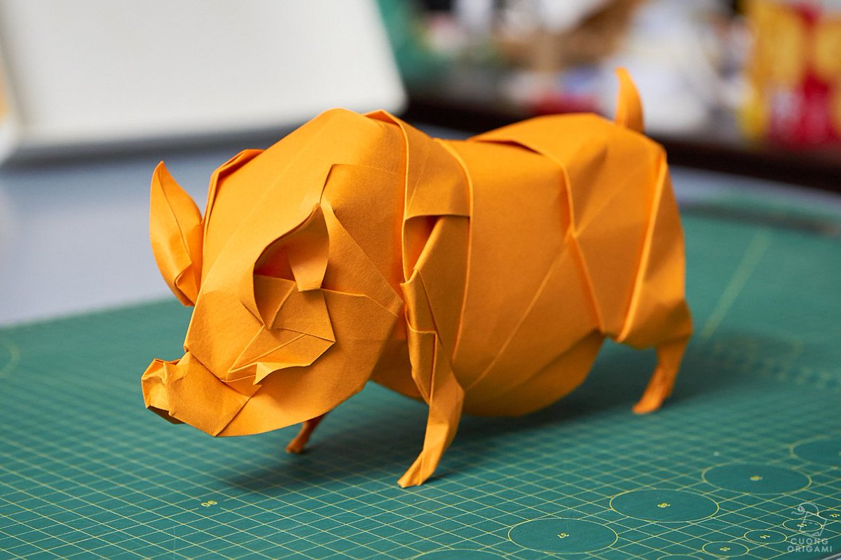 Vietnamese pot-bellied pig
From 2 squares paper