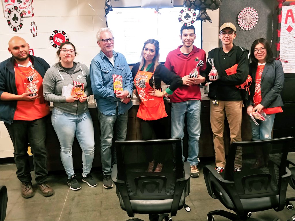 Ambermedina6684's tweet photo. #PacCentralSAW This was my BEST class yet! All associates engaged and answered all the #Servicetrivia Questions correctly.🎉 Great job team! Lets bring in those LEADS💚! @ServicesD223_74 @Haydnchilcott @lupeadiaz @jesse_moran10  @wendyofthewest.@kim_ramirez29 @OrmondLsormond. https://t.co/pGr8JPiW5n
