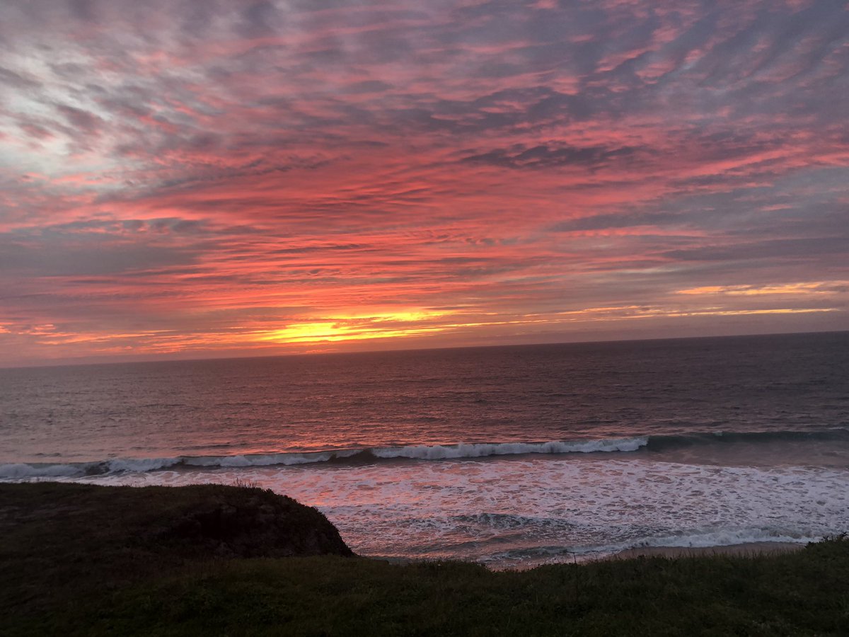 JanetJoz's tweet photo. @AdamSinger A little south of SF in HMB no filter...want to use #ShotsofAwe b/c so on the mark; hope @JasonSilva doesn’t mind (do love his as well) https://t.co/q2EhGvuIGN